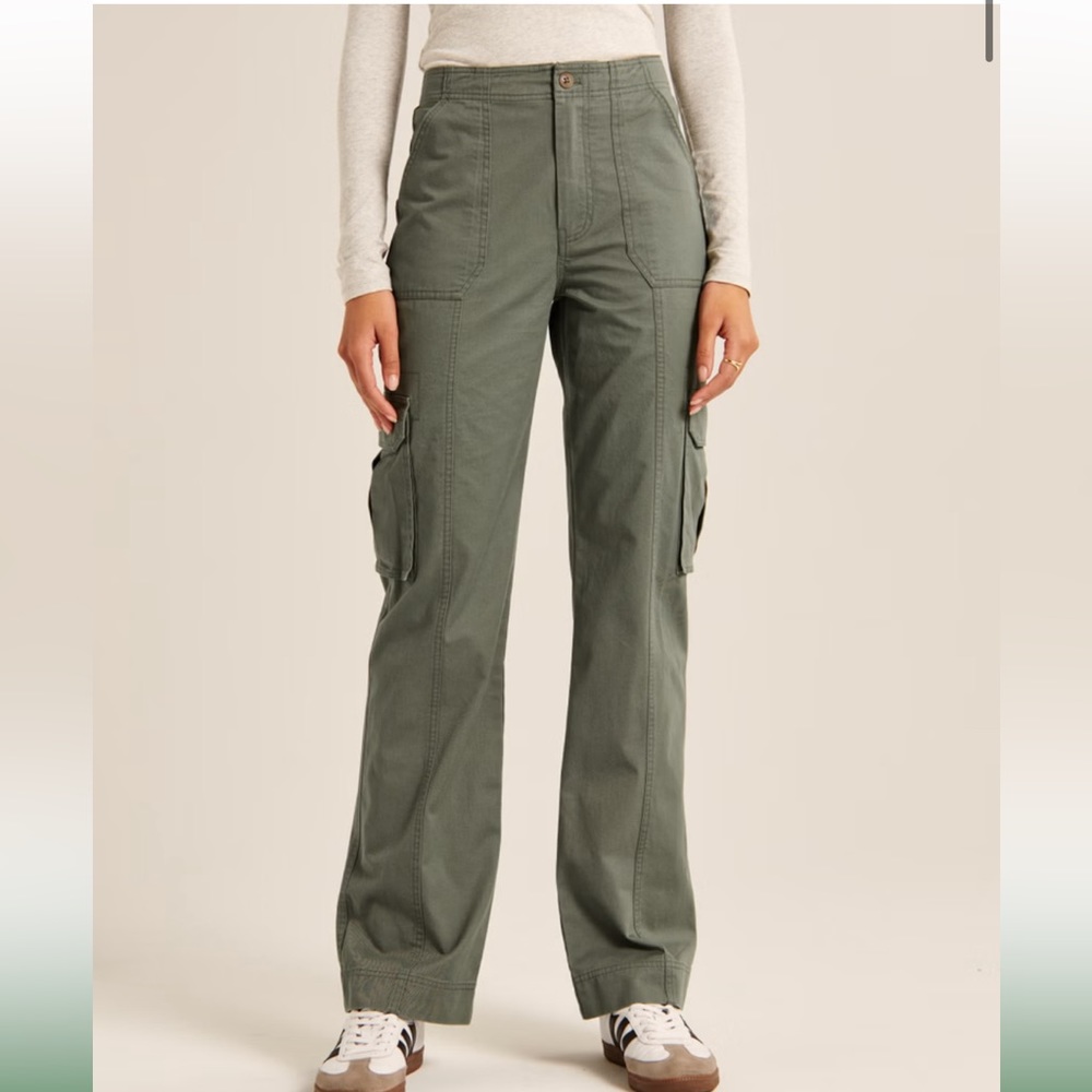 Relaxed cargo Abercrombie and Fitch. Olive color. Size 2, length regular.